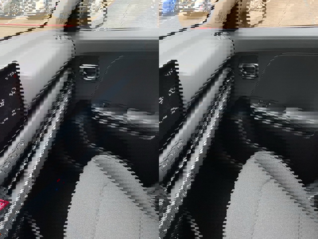 Used 2025 Kia K4 LXS image 36