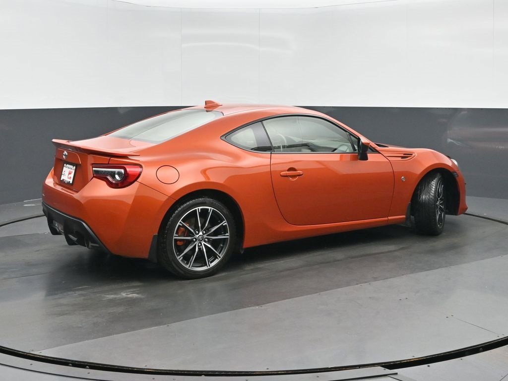 Used 2017 Toyota 86 image 3