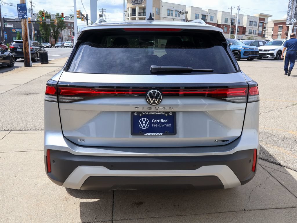 Certified 2025 Volkswagen Tiguan SE w/ Panoramic Sunroof Package AWD/4WD image 4
