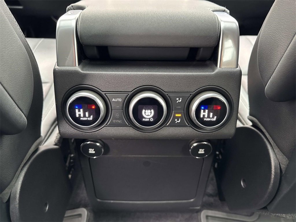 Certified 2018 Land Rover Discovery HSE image 17