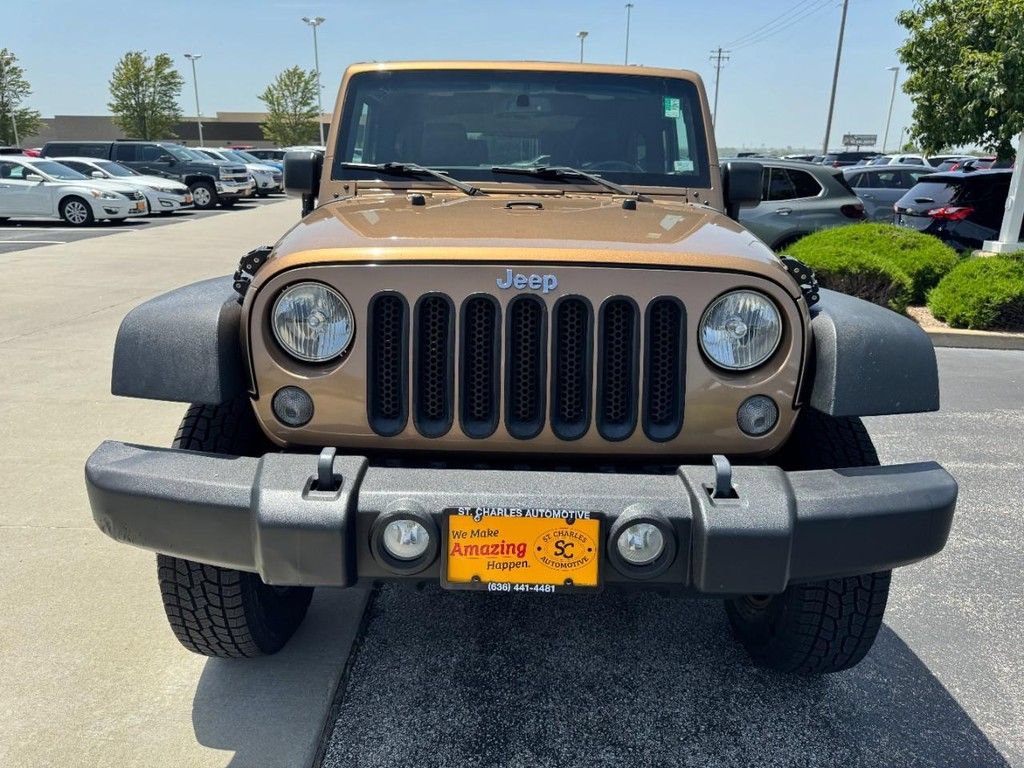 Used 2015 Jeep Wrangler Rubicon w/ Dual Top Group AWD/4WD image 9