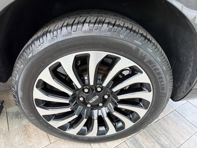 Certified 2024 Lincoln Navigator Black Label image 30