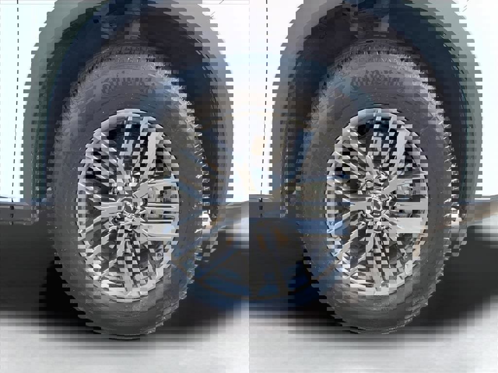 Used 2023 Nissan Rogue S image 8