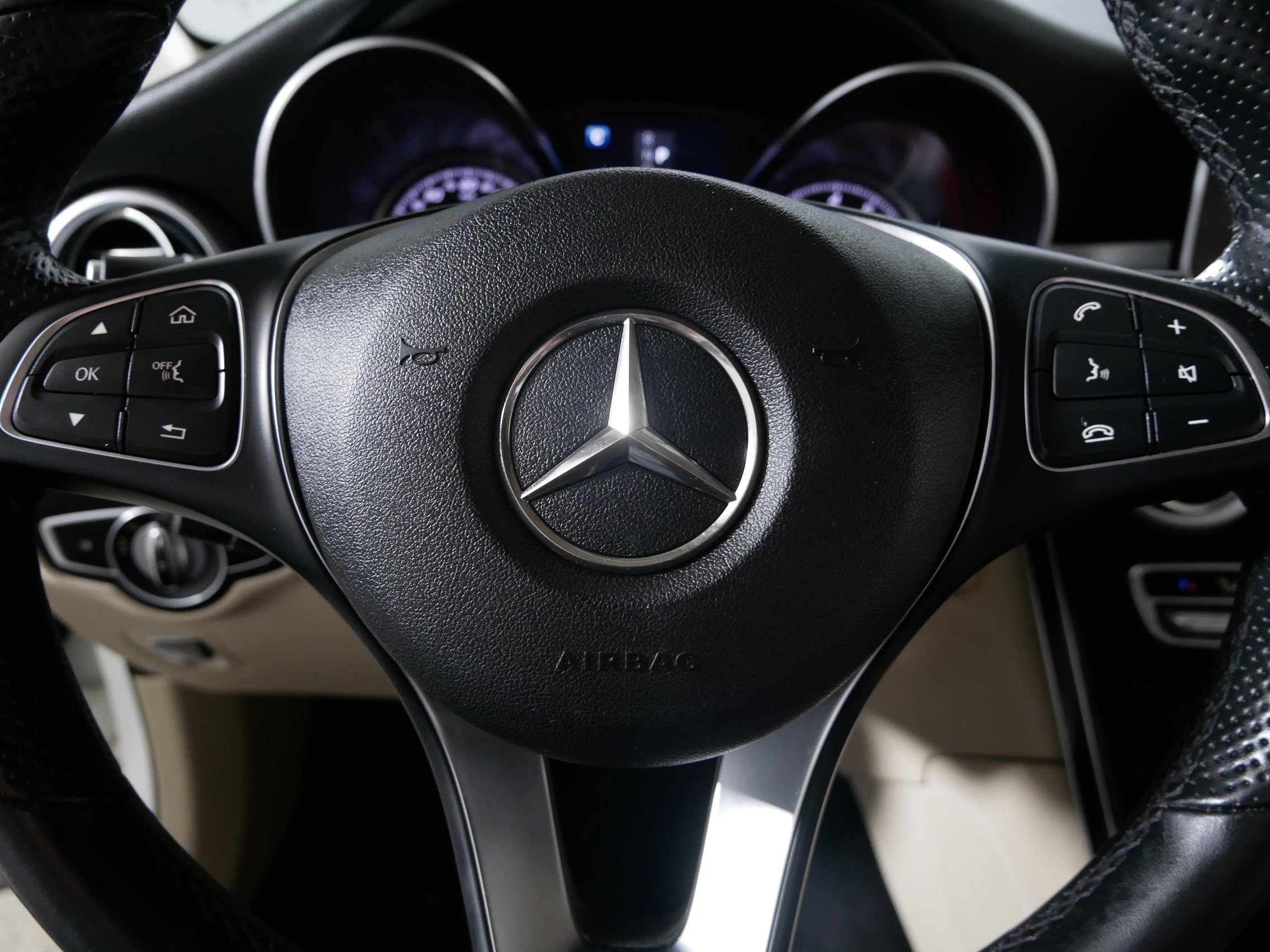 Used 2019 Mercedes-Benz GLC 300 4MATIC image 25