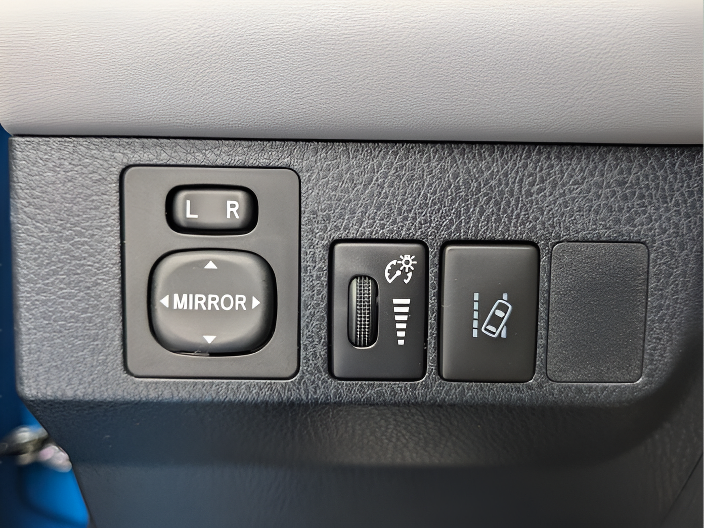 Used 2017 Toyota RAV4 Limited AWD/4WD image 26