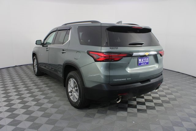 Used 2023 Chevrolet Traverse LT w/ Rear Camera Mirror Package image 25