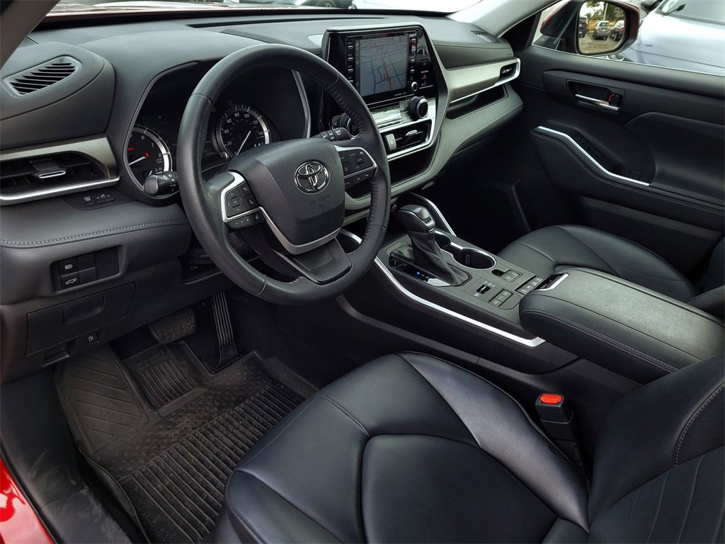 Used 2022 Toyota Highlander XLE image 9
