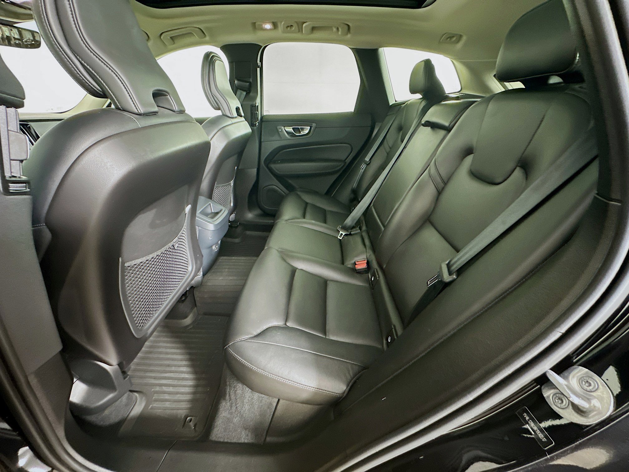 Used 2024 Volvo XC60 B5 Core image 28