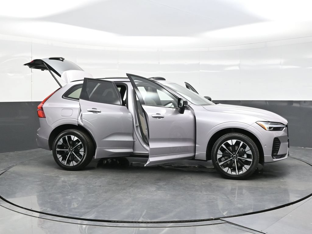 New 2026 Volvo XC60 B5 Plus w/ Climate Package PRO AWD/4WD image 45