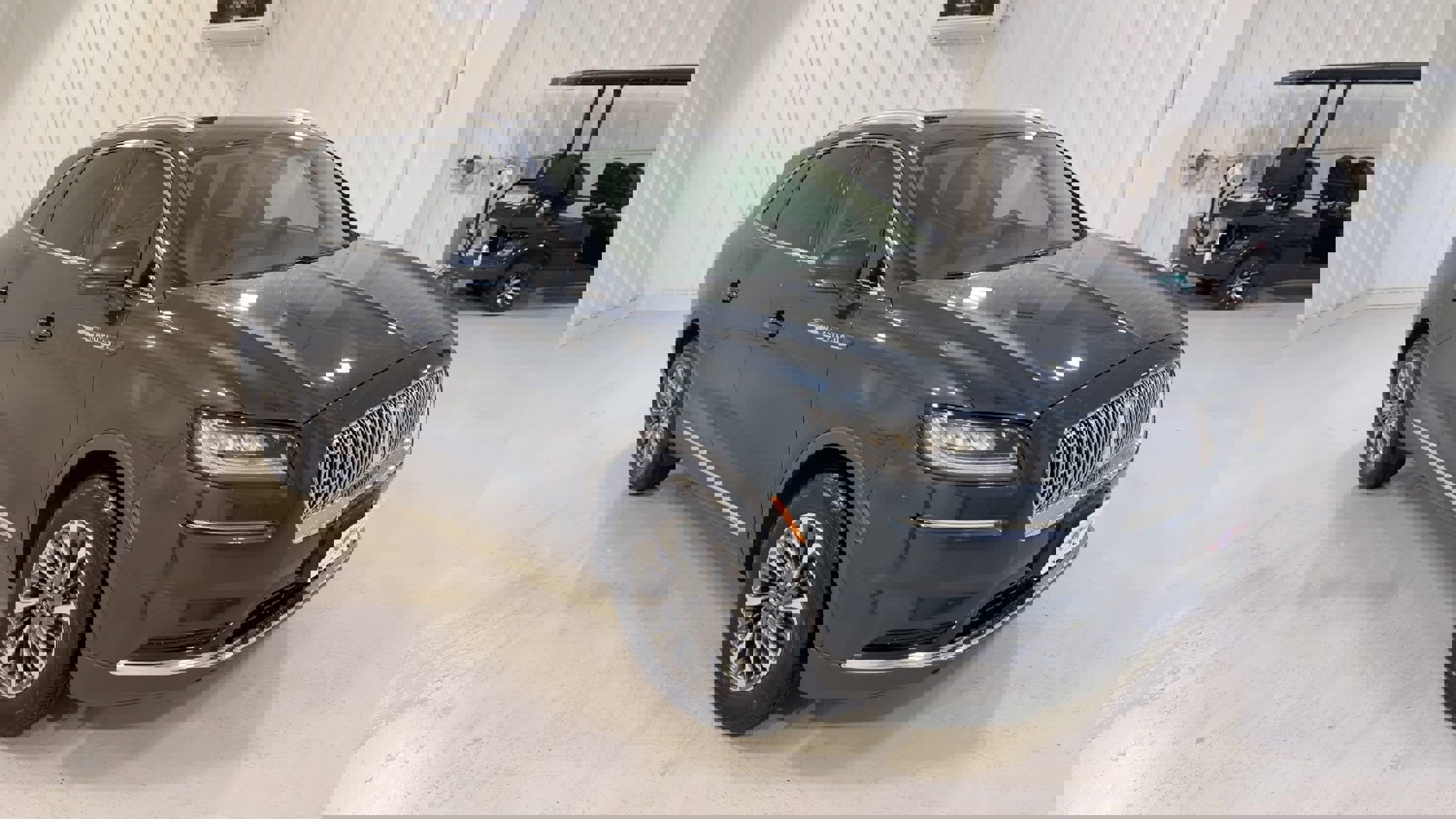 Used 2023 Lincoln Nautilus FWD w/ Premium Package image 3