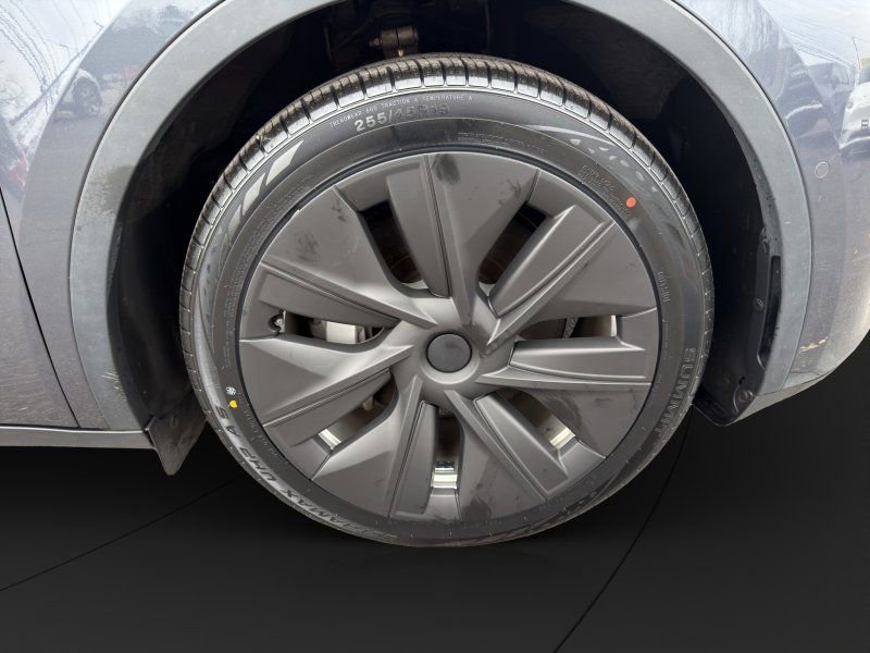 Used 2020 Tesla Model Y Long Range image 24