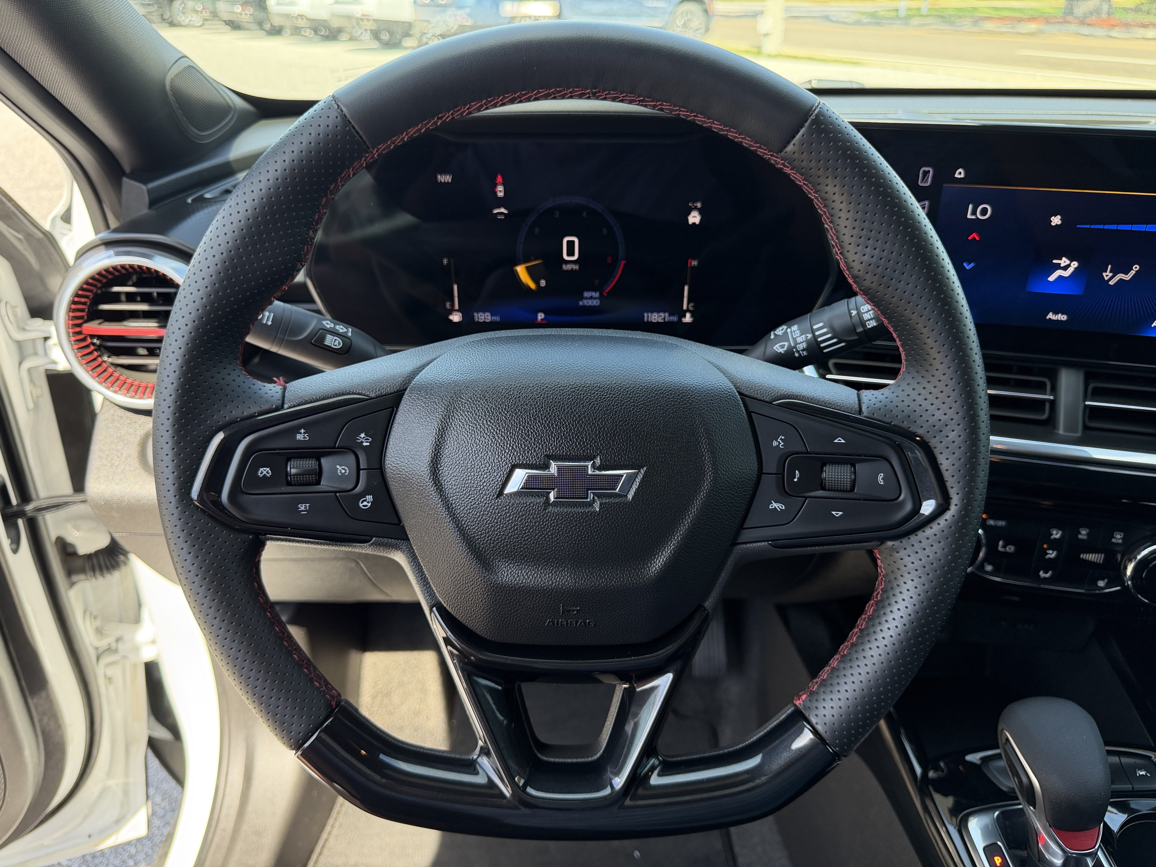 Used 2025 Chevrolet Trax RS w/ Driver Confidence Package FWD image 31