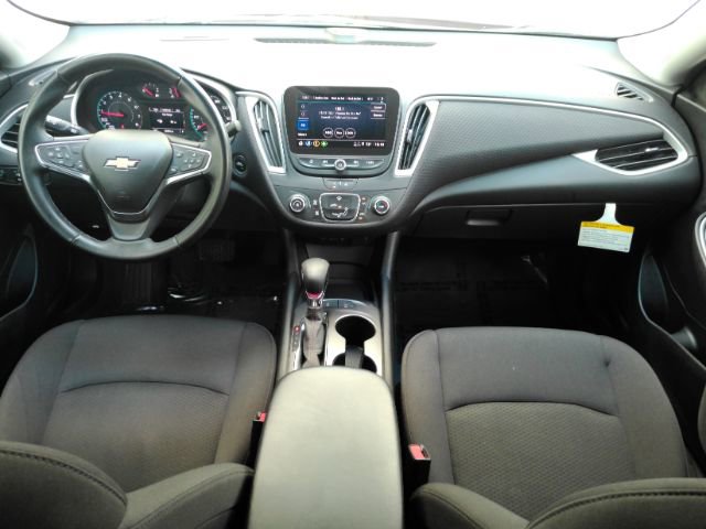 Used 2025 Chevrolet Malibu RS FWD image 3