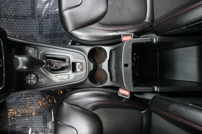 Used 2019 Jeep Cherokee Trailhawk image 34