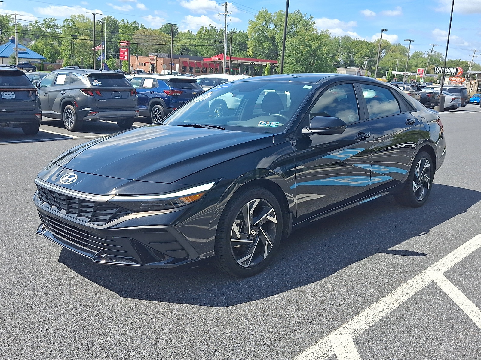 Used 2025 Hyundai Elantra SEL FWD image 3