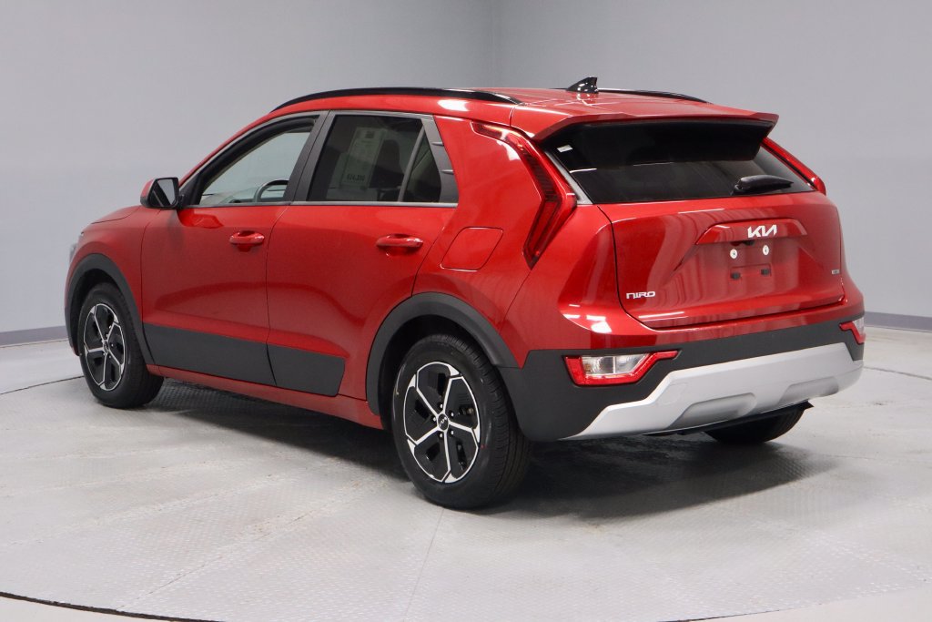 Used 2025 Kia Niro LX FWD image 8