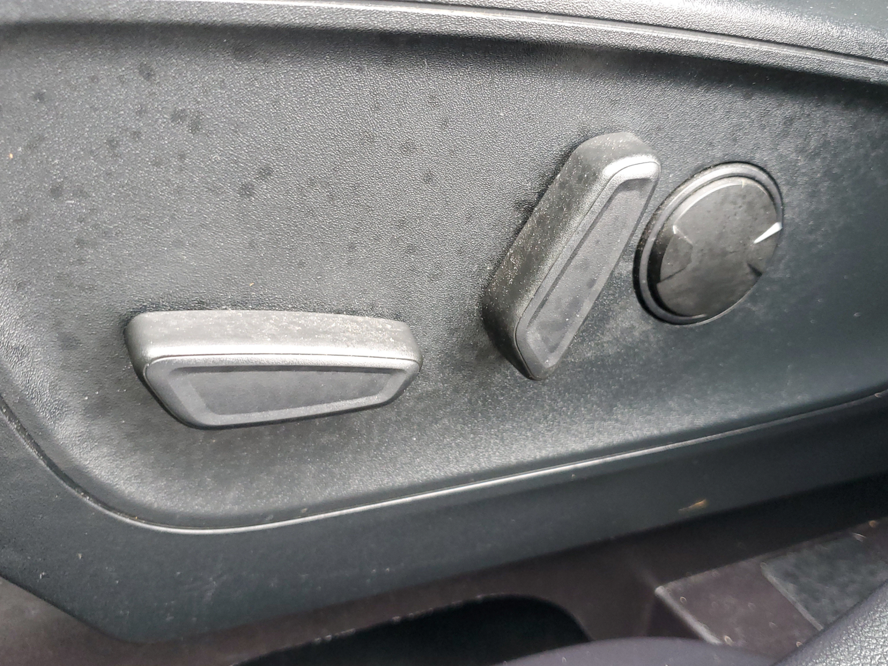 Certified 2020 Ford Escape Titanium AWD/4WD image 17