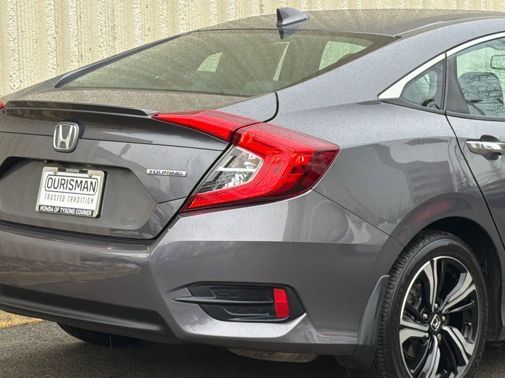 Used 2017 Honda Civic Touring image 4