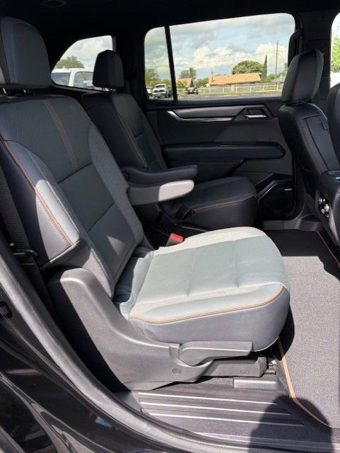 Used 2024 GMC Acadia AT4 w/ Luxury Package AWD/4WD image 18