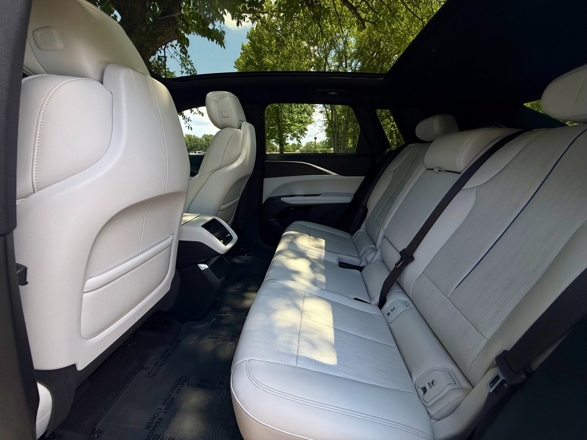 Used 2024 Cadillac Lyriq Sport RWD image 17