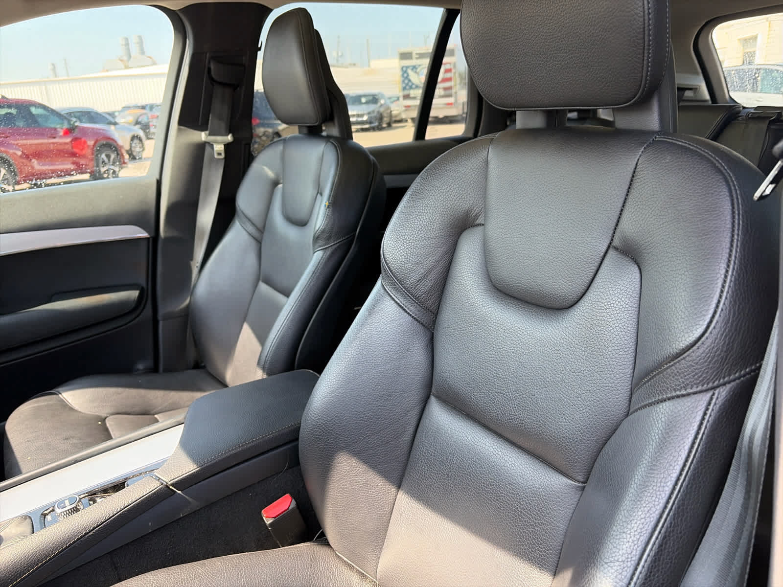 Used 2017 Volvo XC90 T6 Momentum w/ Vision Package AWD/4WD image 8