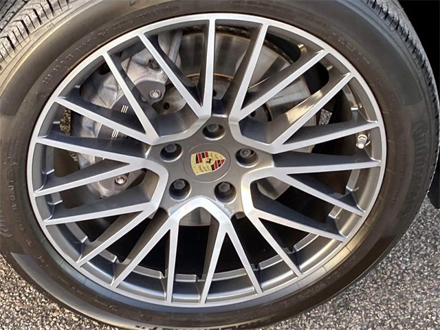 Used 2022 Porsche Cayenne Platinum Edition image 28