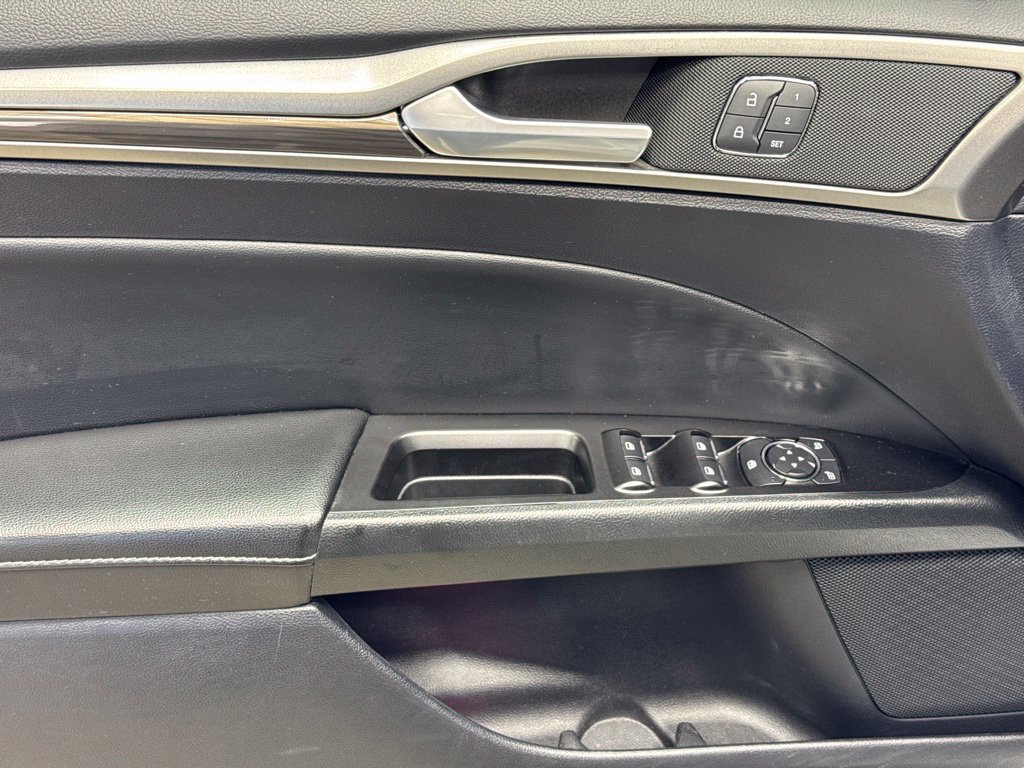 Used 2020 Ford Fusion SEL FWD image 8