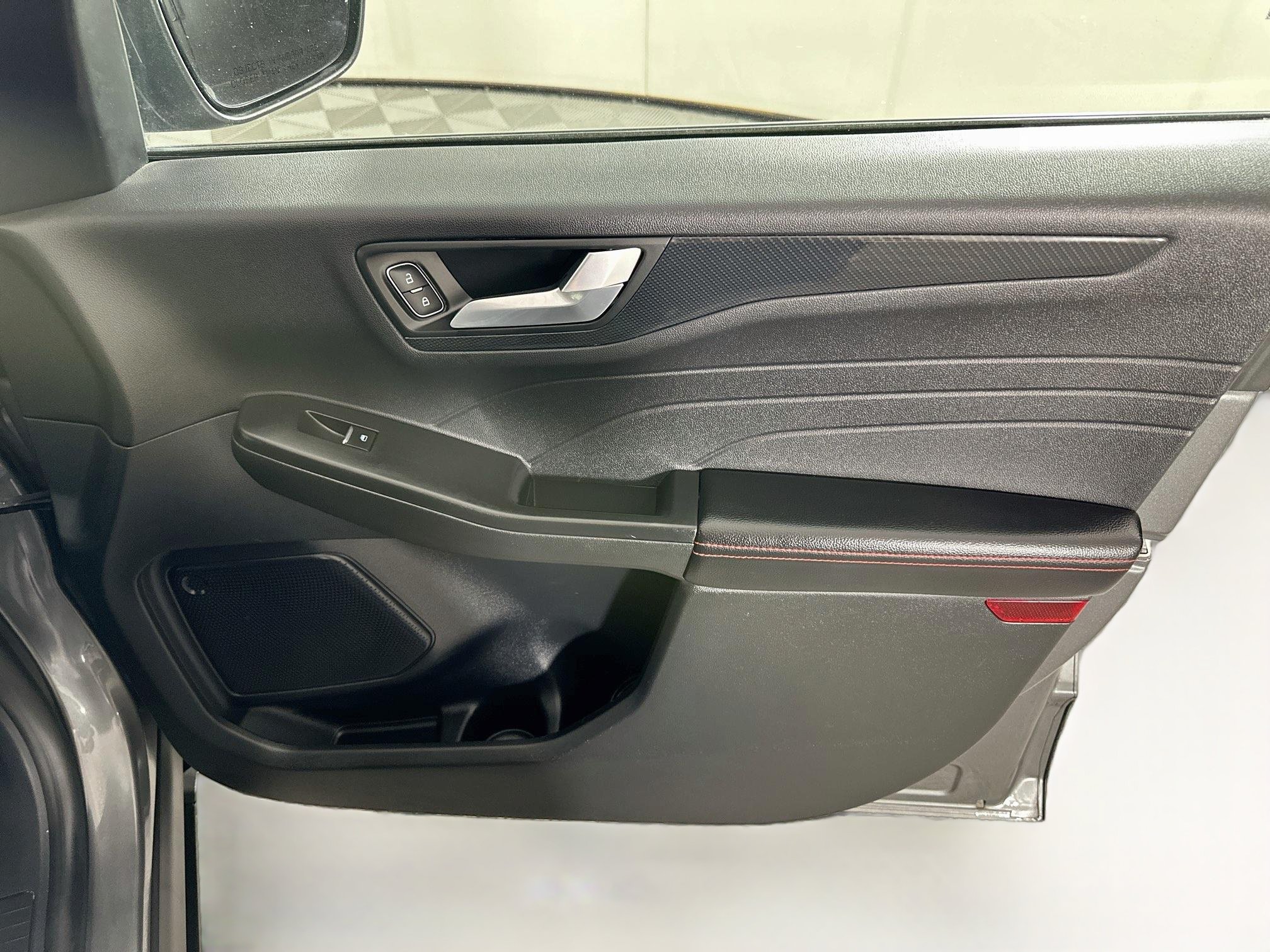 Used 2025 Ford Escape ST-Line Select AWD/4WD image 32