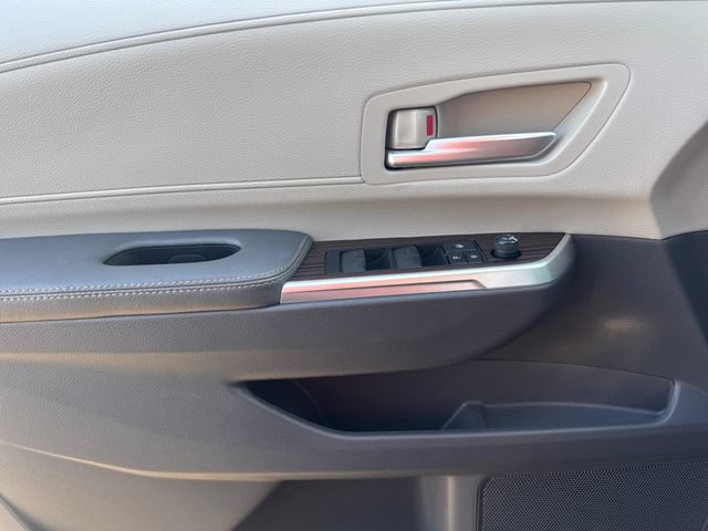 Used 2022 Toyota Sienna XLE FWD image 17
