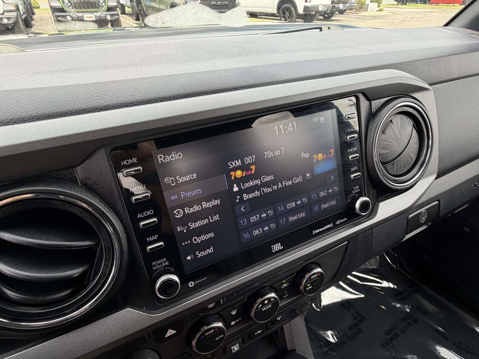 Used 2022 Toyota Tacoma TRD Off-Road w/ TRD Premium Off Road Package AWD/4WD image 10