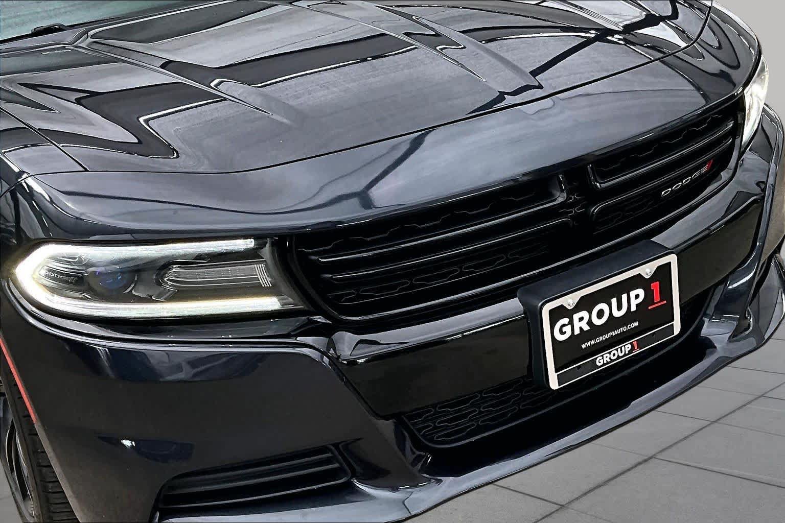 Used 2017 Dodge Charger SE w/ Blacktop Package RWD image 29