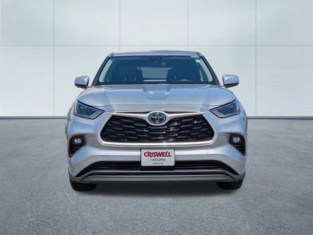Used 2021 Toyota Highlander LE image 2