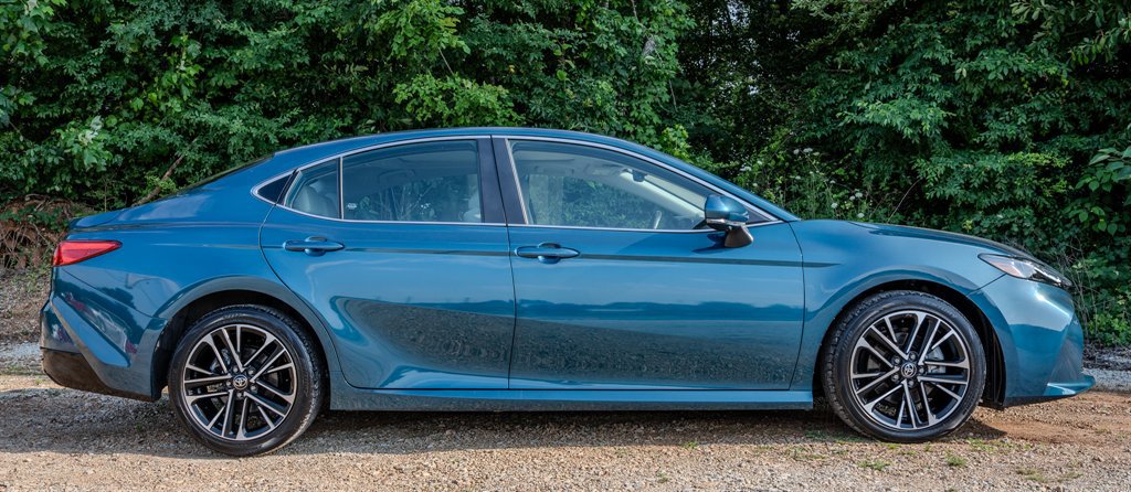 Used 2025 Toyota Camry XLE w/ Premium Plus Package FWD image 6
