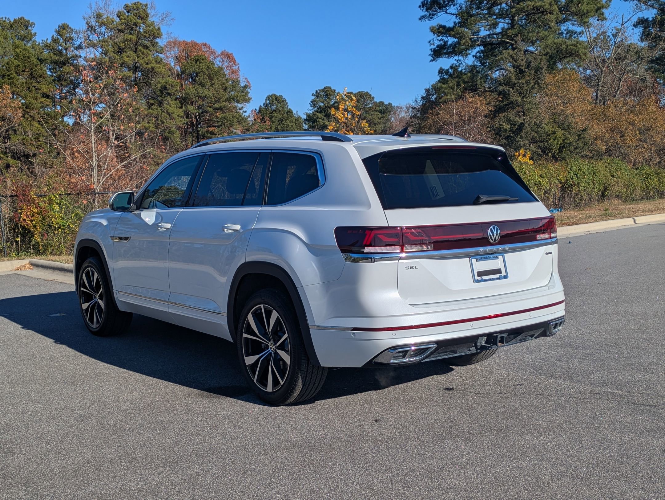 Used 2024 Volkswagen Atlas SEL Premium R-Line image 7