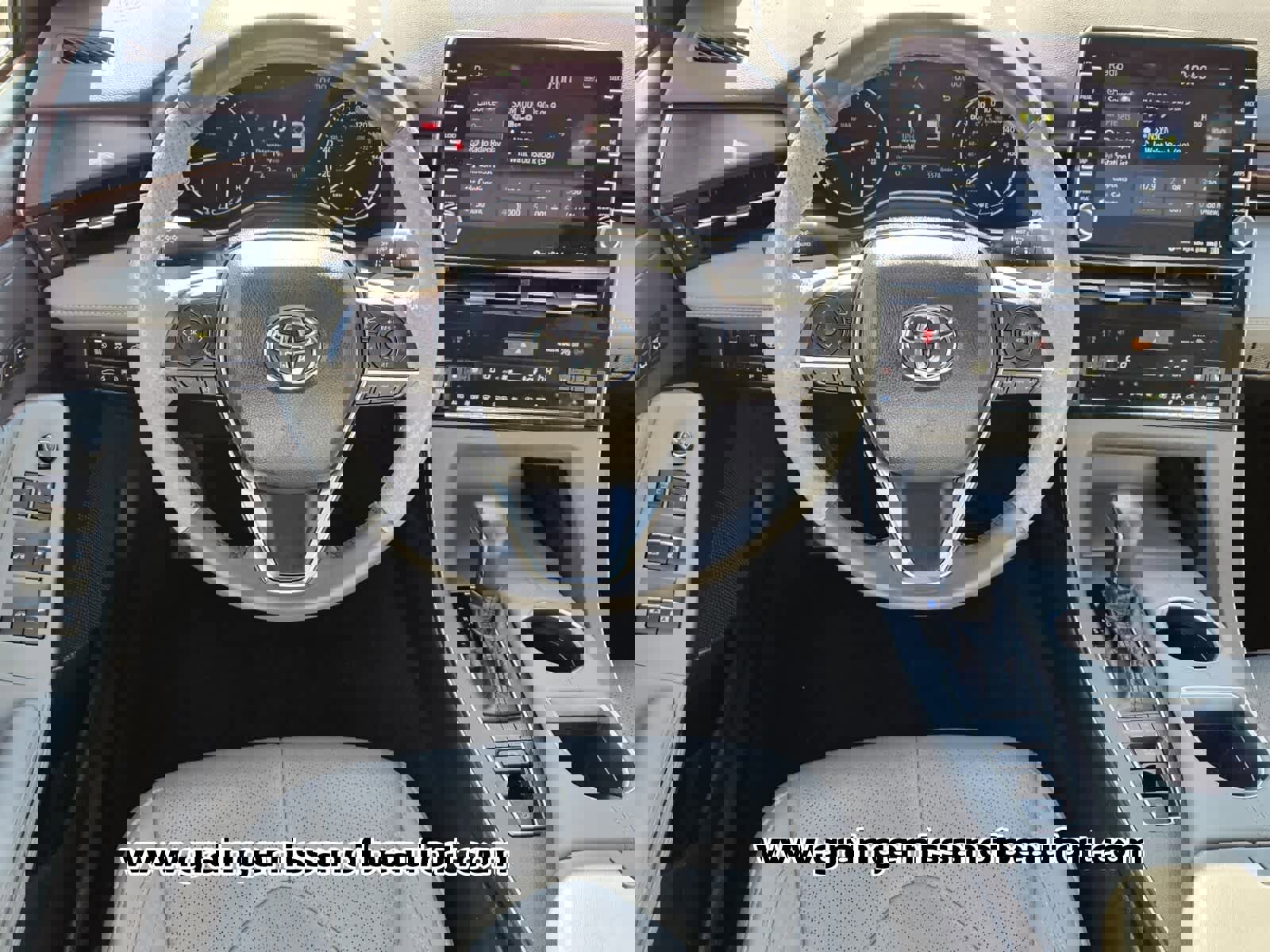 Used 2020 Toyota Avalon Limited image 5