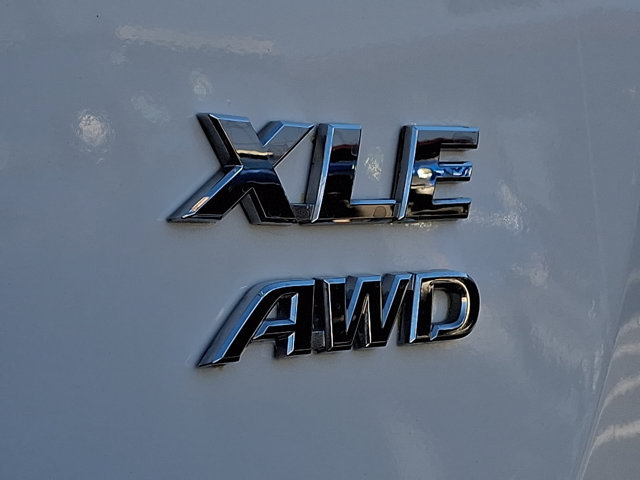 Used 2018 Toyota RAV4 XLE AWD/4WD image 31