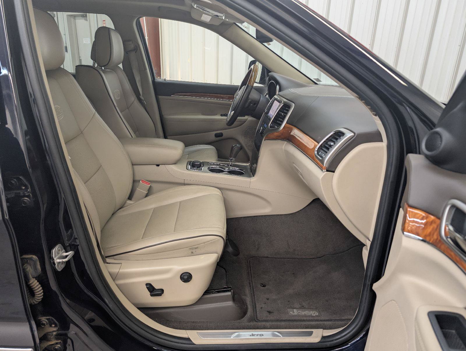 Used 2011 Jeep Grand Cherokee Overland AWD/4WD image 32