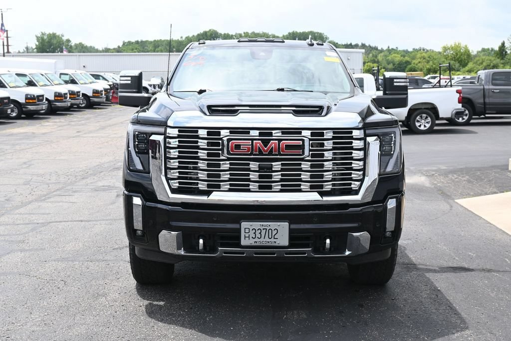Used 2024 GMC Sierra 3500 Denali w/ Technology Package AWD/4WD image 14