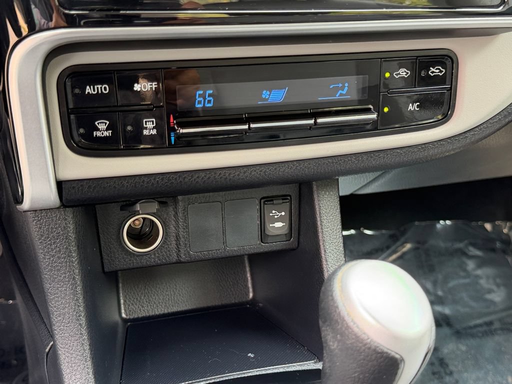 Used 2018 Toyota Corolla FWD image 23