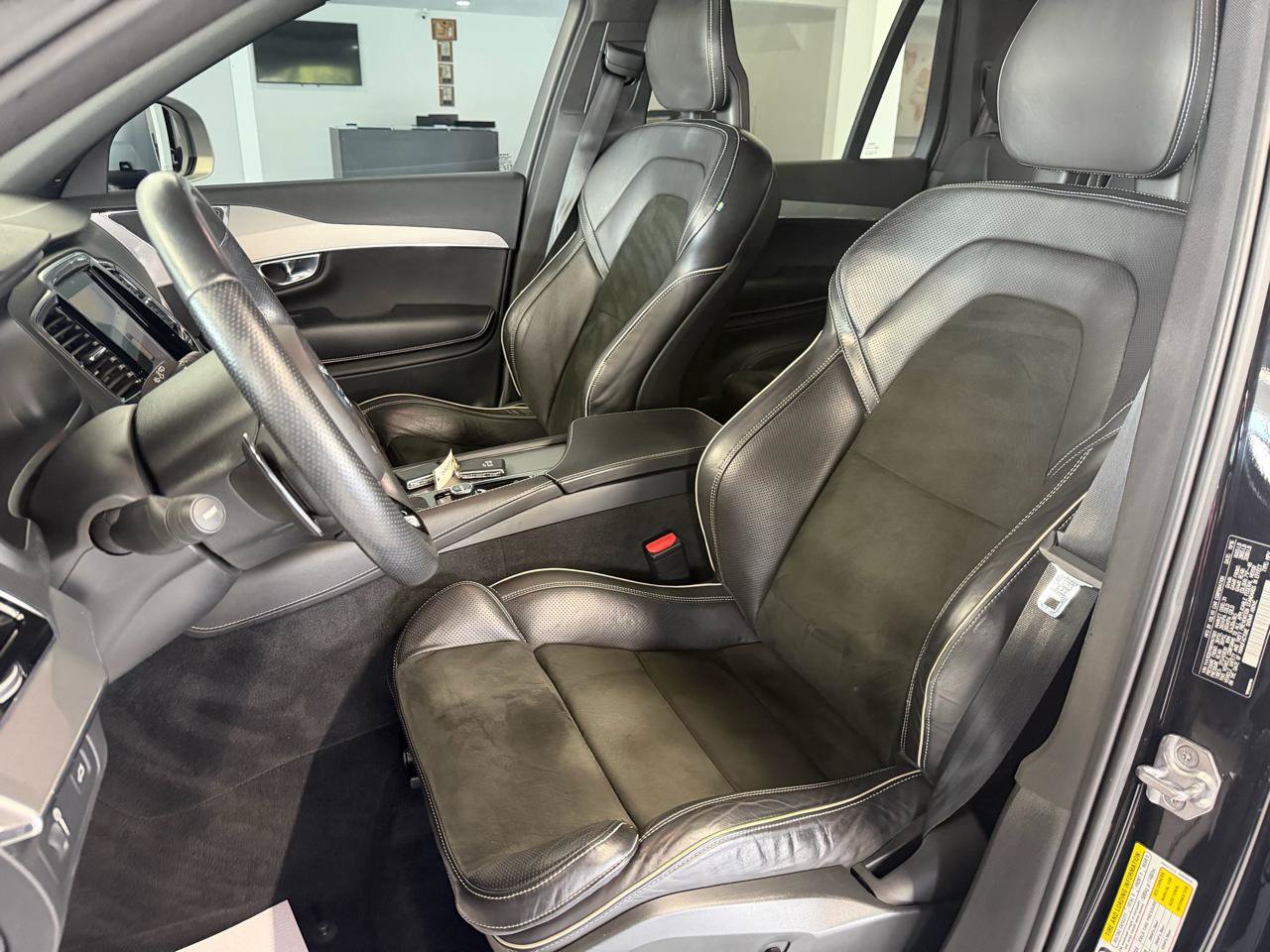 Used 2017 Volvo XC90 T5 R-Design w/ Vision Package FWD image 14
