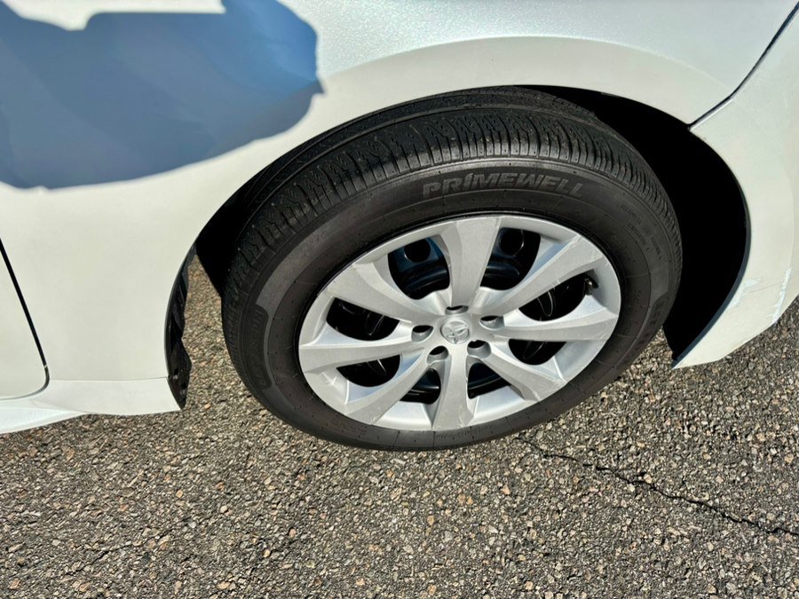 Used 2022 Toyota Corolla LE FWD image 29