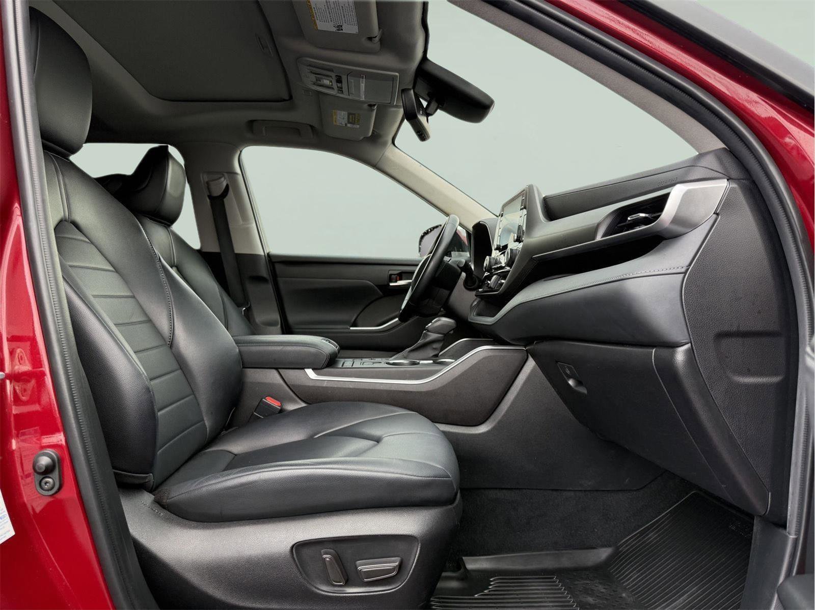 Used 2022 Toyota Highlander XLE image 22