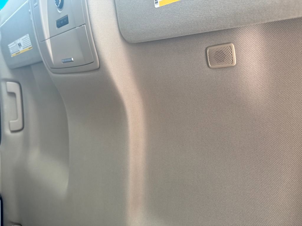 Used 2017 GMC Yukon SLE w/ SLE Value Package image 20