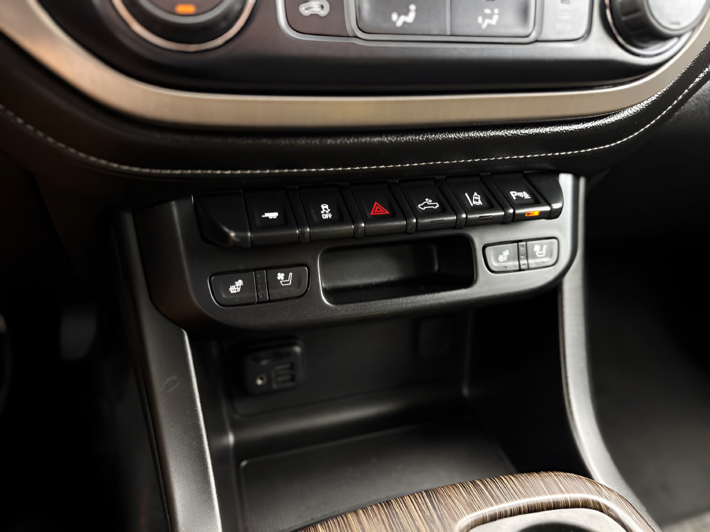 Used 2020 GMC Canyon Denali RWD image 11