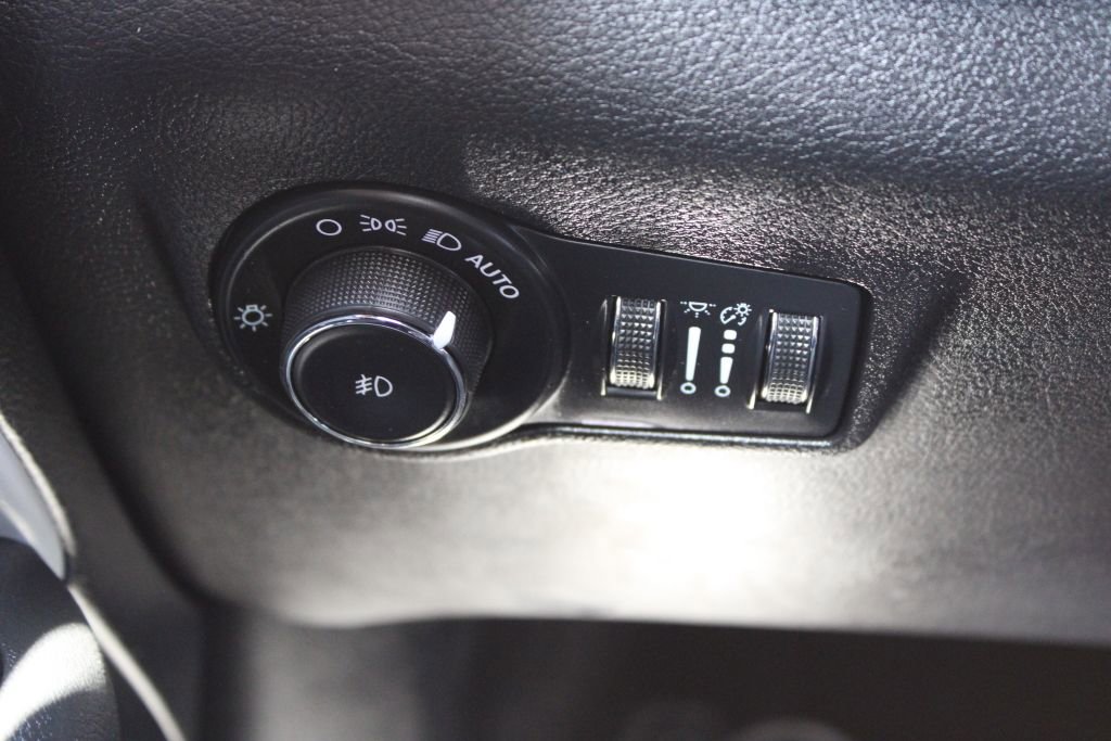 Used 2023 Jeep Compass Limited w/ Elite Group image 31