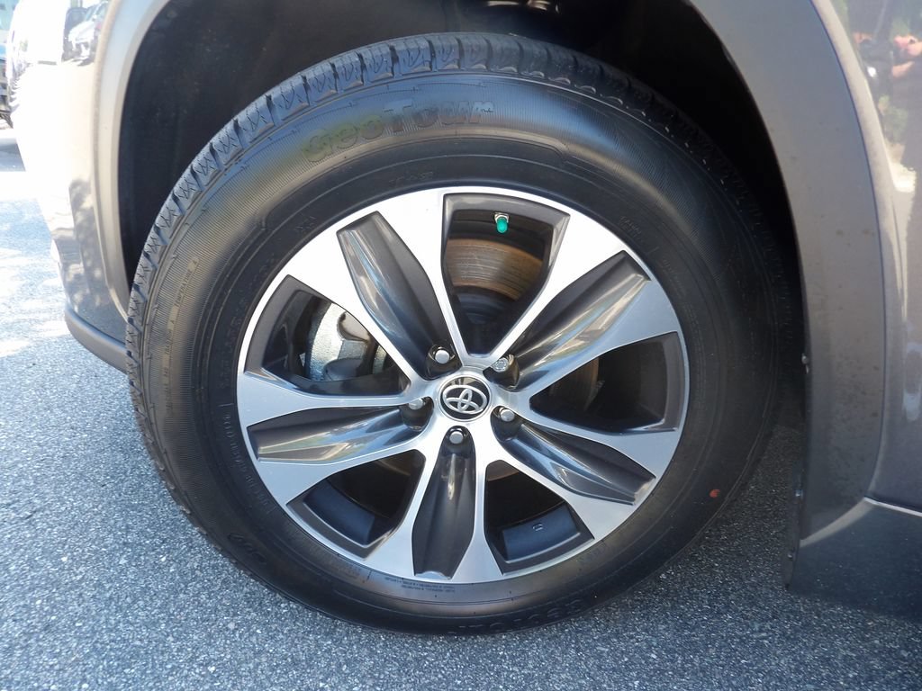 Used 2021 Toyota Highlander XLE FWD image 29