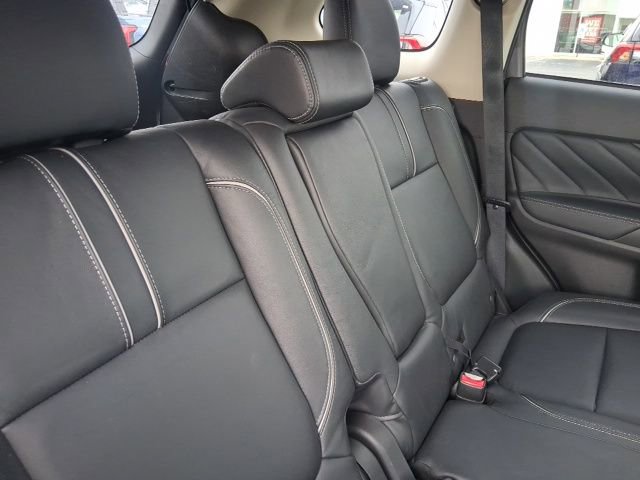 Used 2018 Mitsubishi Outlander SEL image 11