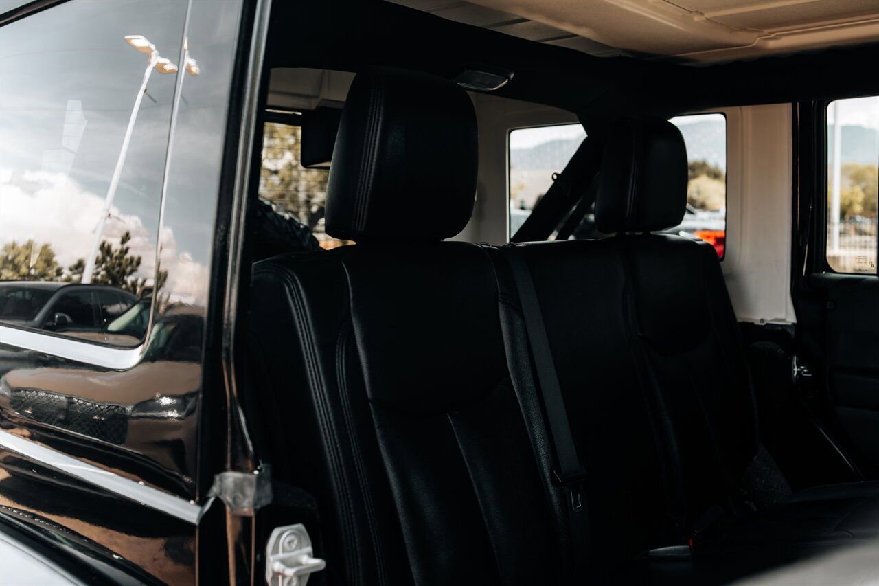 Used 2016 Jeep Wrangler Unlimited Rubicon image 46