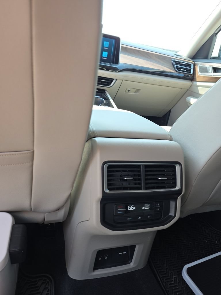 Used 2025 Volkswagen Atlas SE FWD image 45