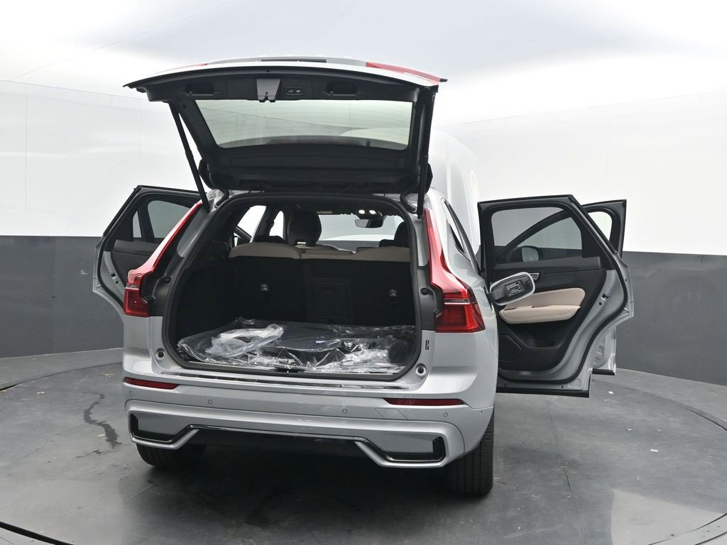New 2026 Volvo XC60 B5 Plus w/ Protection Package Premier image 32